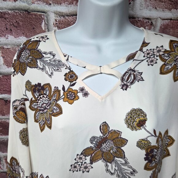 Maurices Floral Blouse M | White V Neck Long Sleeve Lightweight Boho Chic Top - Picture 3 of 7